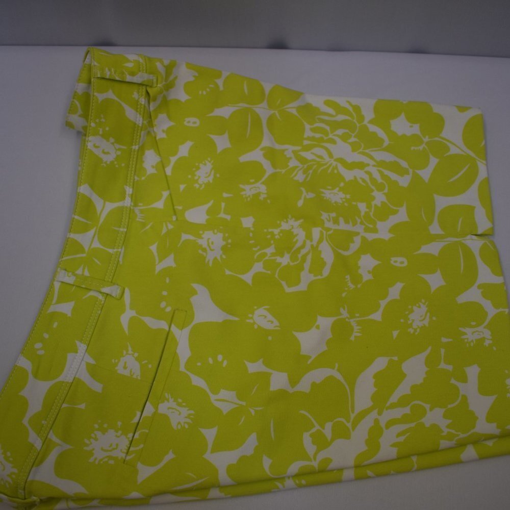 THE LIMITED 5" INSEAM LIMe‎ GREEN FLORAL SHORTS